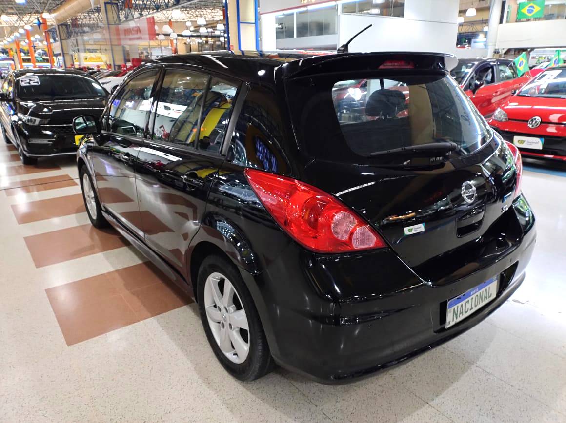 NISSAN TIIDA