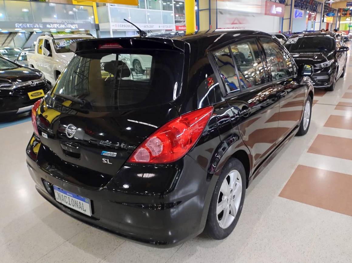 NISSAN TIIDA