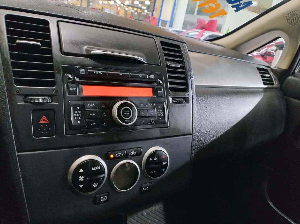 NISSAN TIIDA