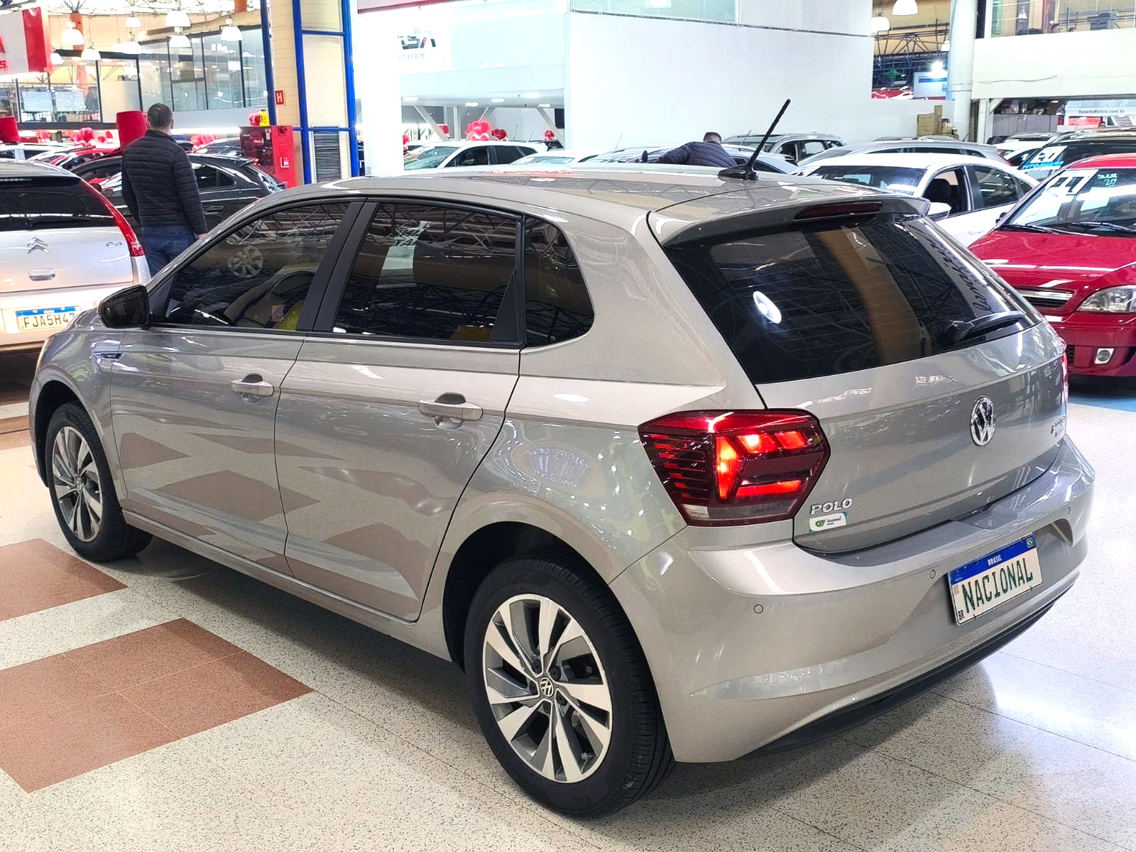 VOLKSWAGEN POLO