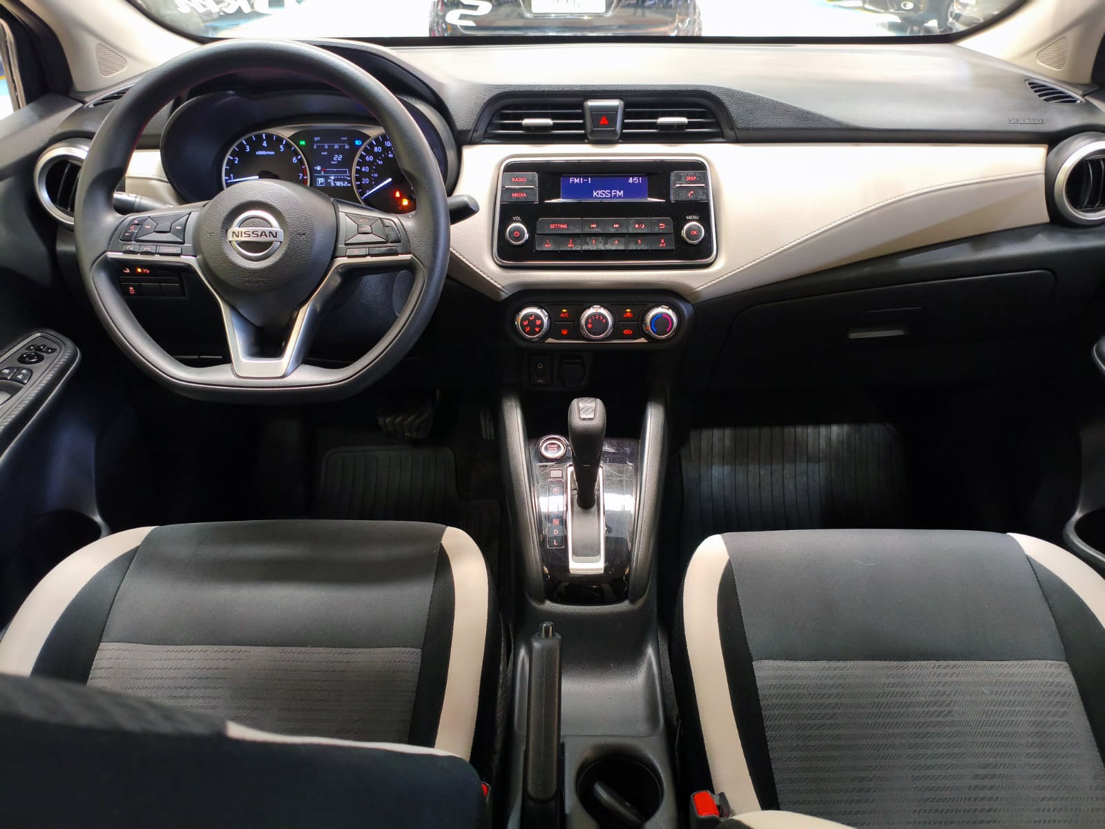 NISSAN VERSA