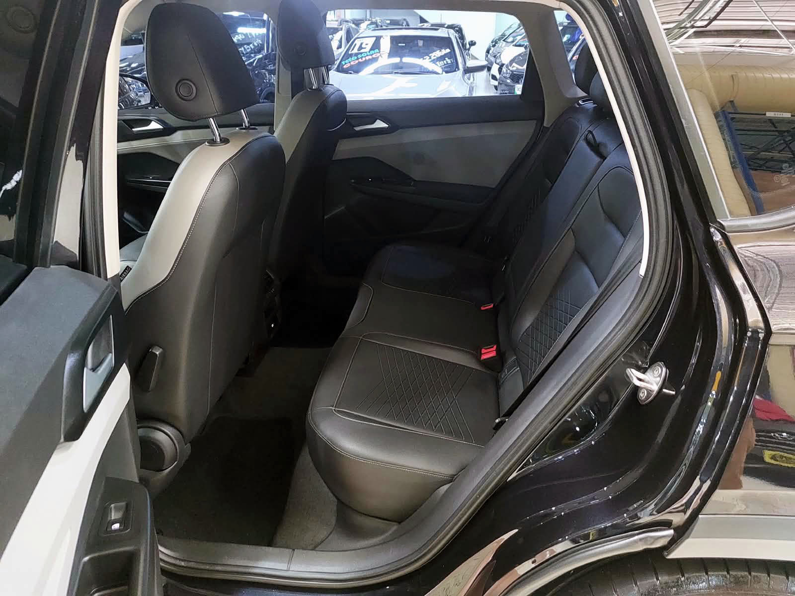 VOLKSWAGEN TAOS