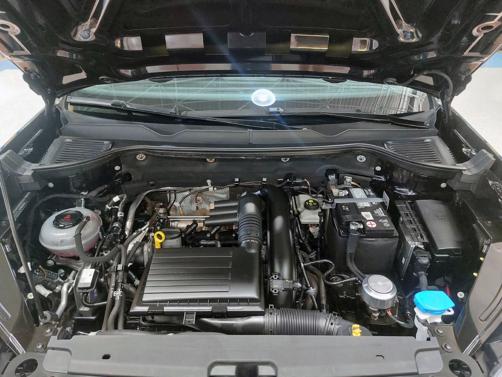 VOLKSWAGEN TAOS