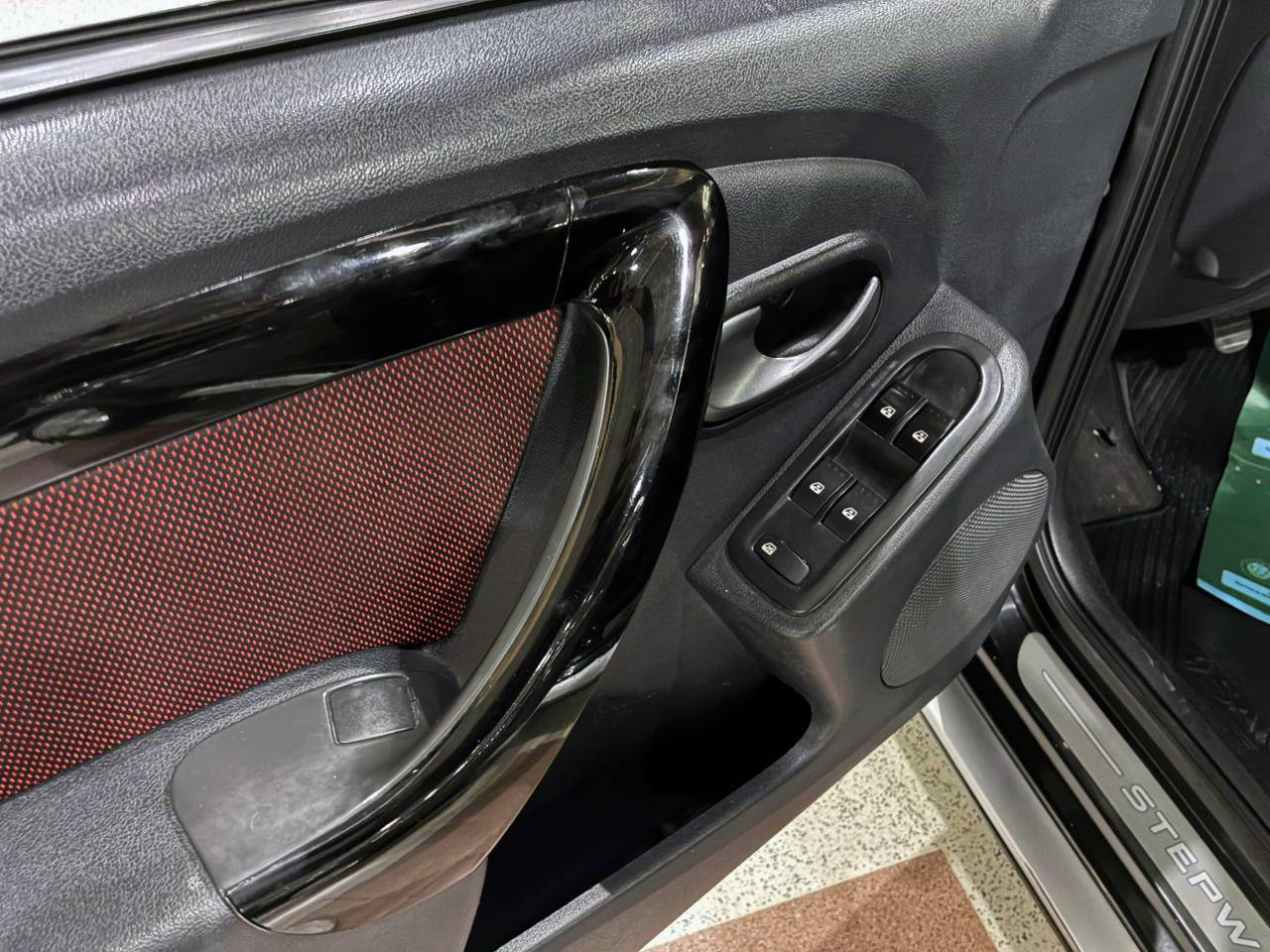 RENAULT SANDERO