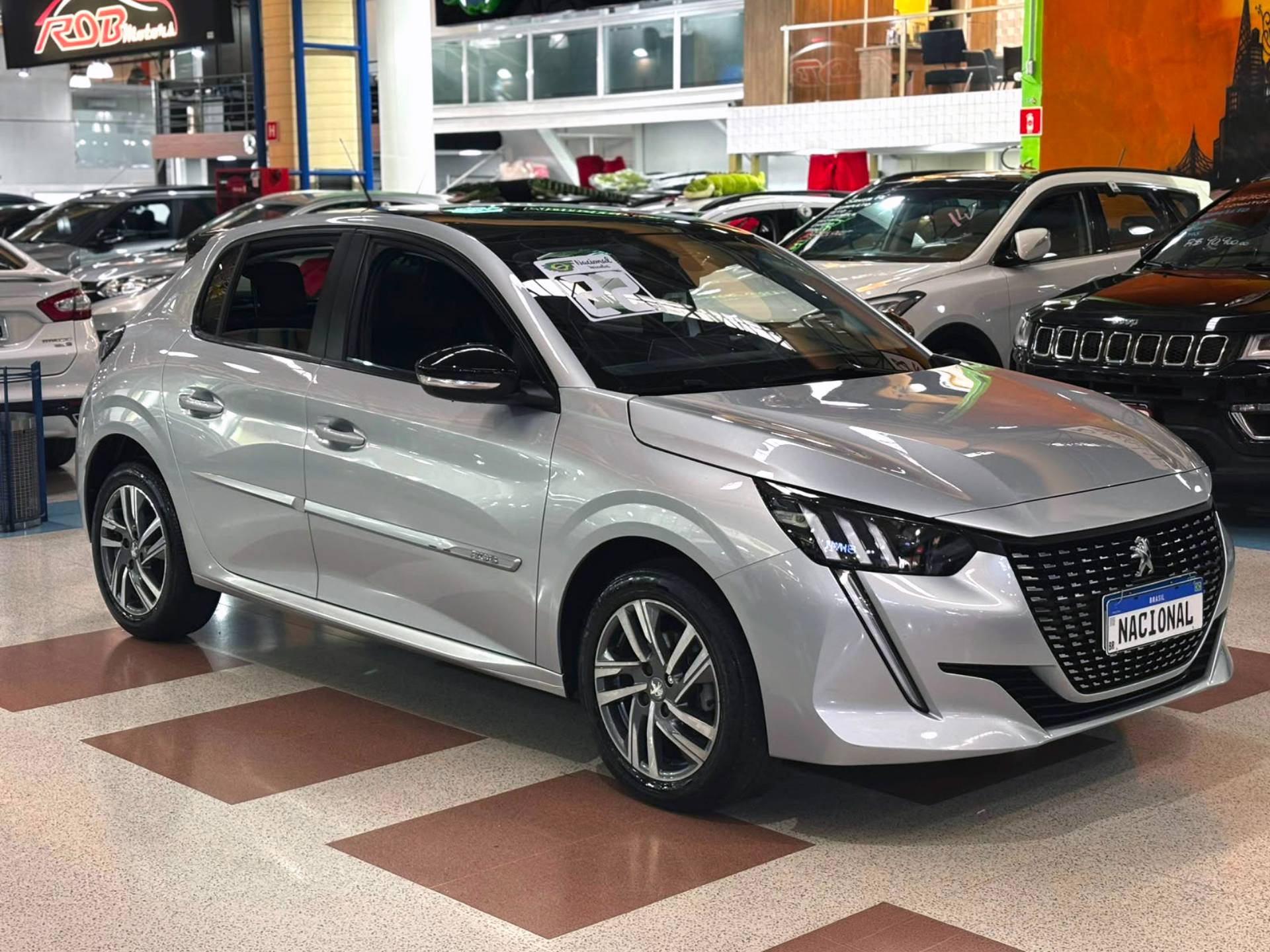 PEUGEOT 208