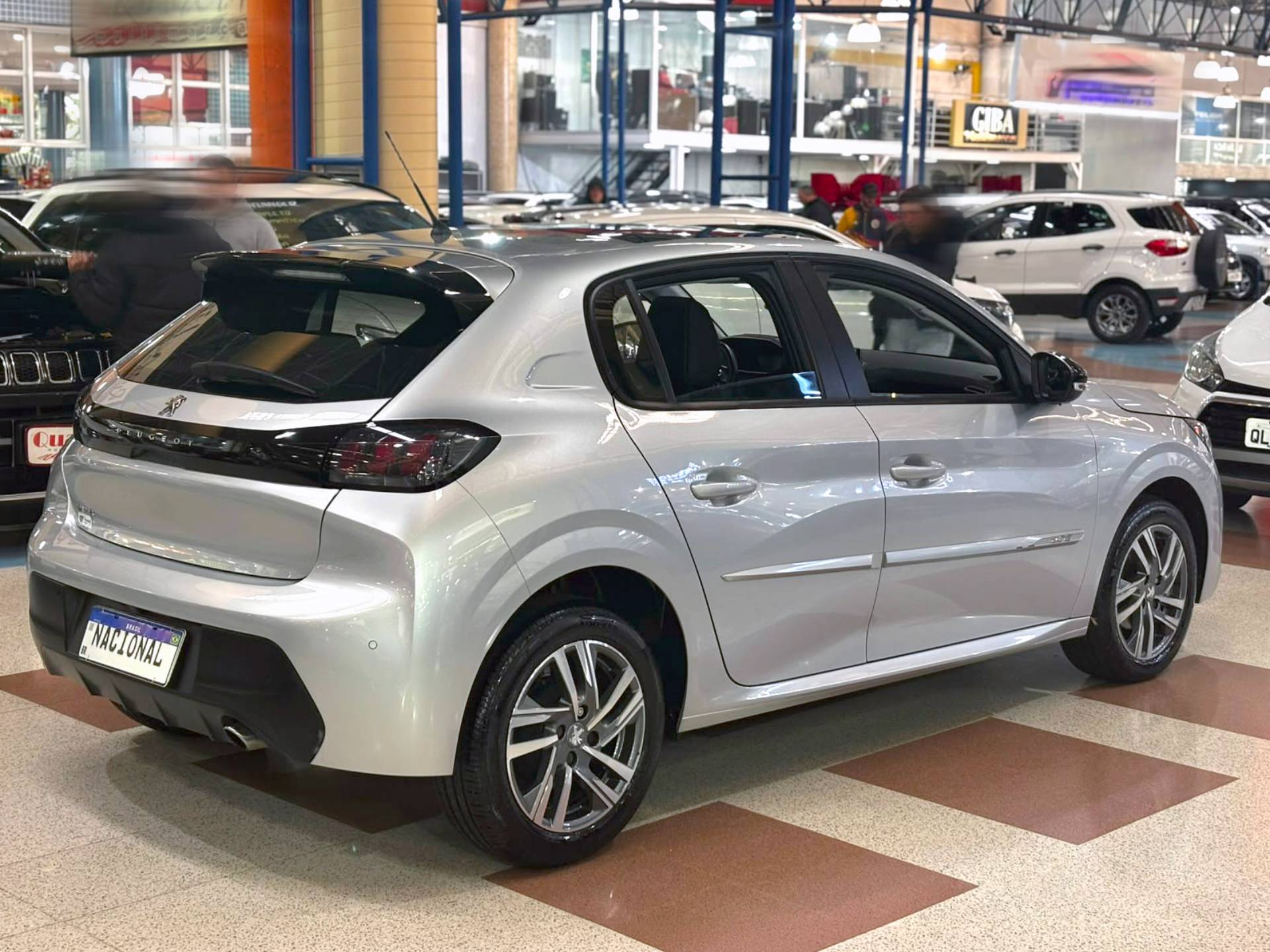 PEUGEOT 208