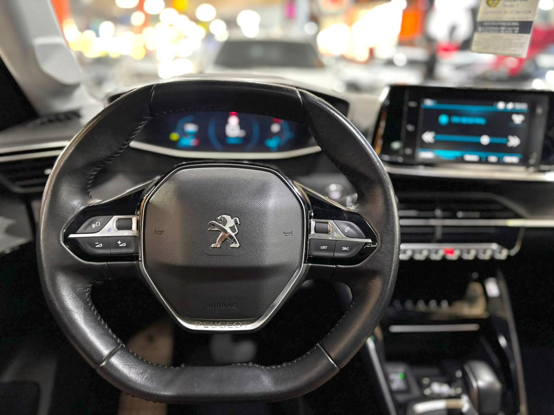 PEUGEOT 208