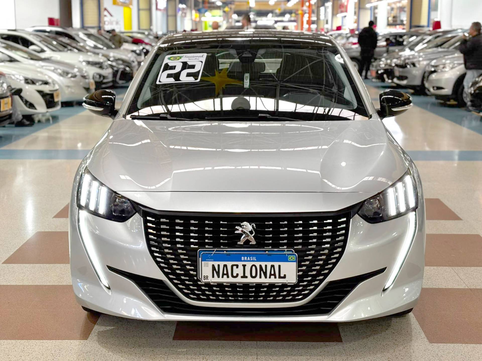 PEUGEOT 208
