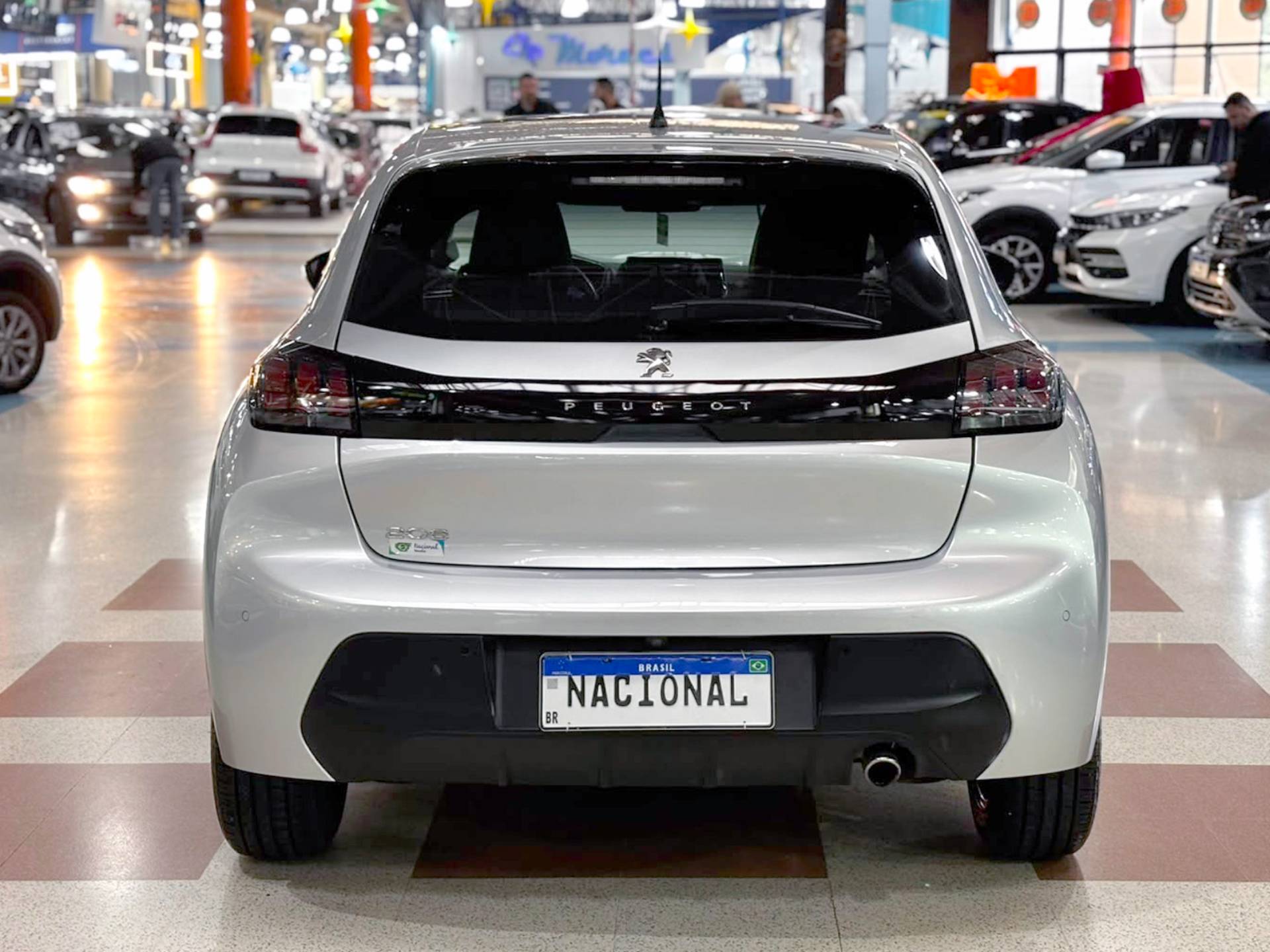 PEUGEOT 208
