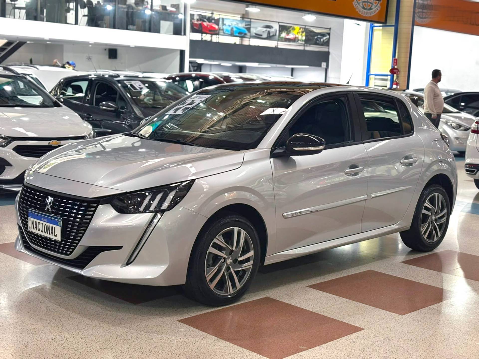 PEUGEOT 208