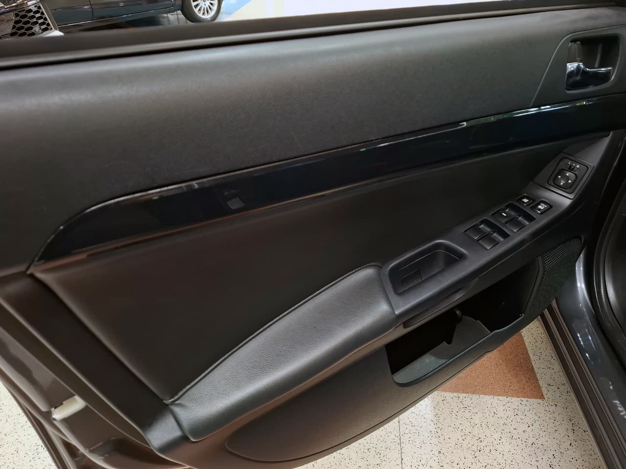 MITSUBISHI LANCER