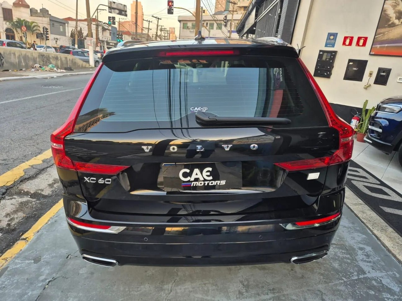 VOLVO/XC60 2.0 T8 MOMENTUM AWD 2021