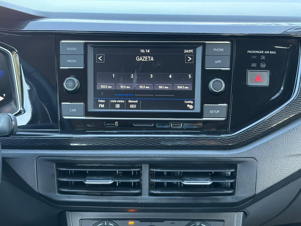 VOLKSWAGEN POLO