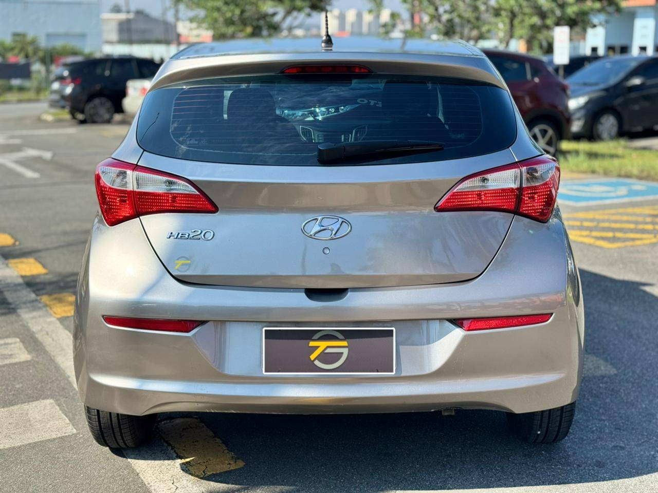 HYUNDAI HB20