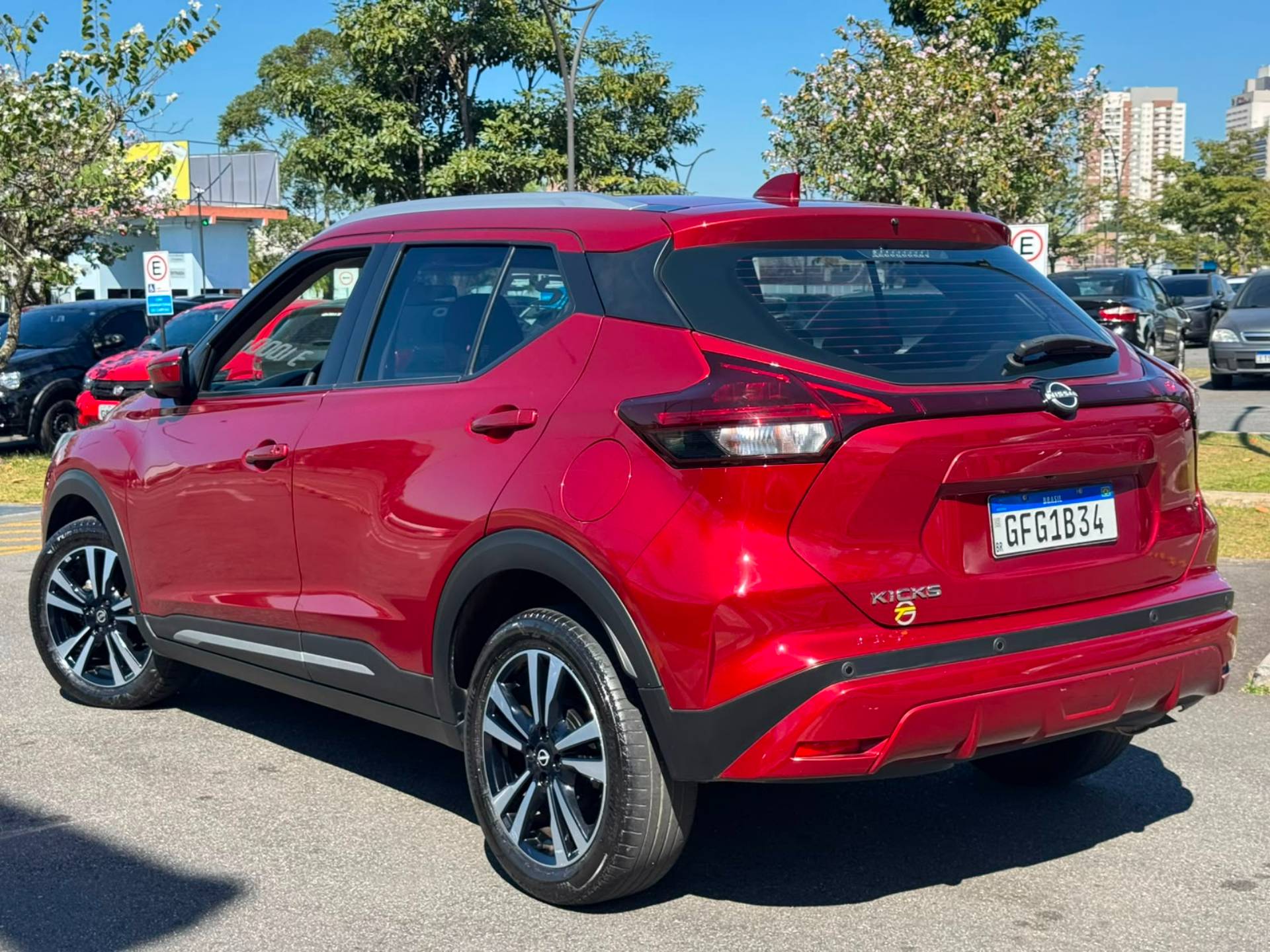 NISSAN KICKS