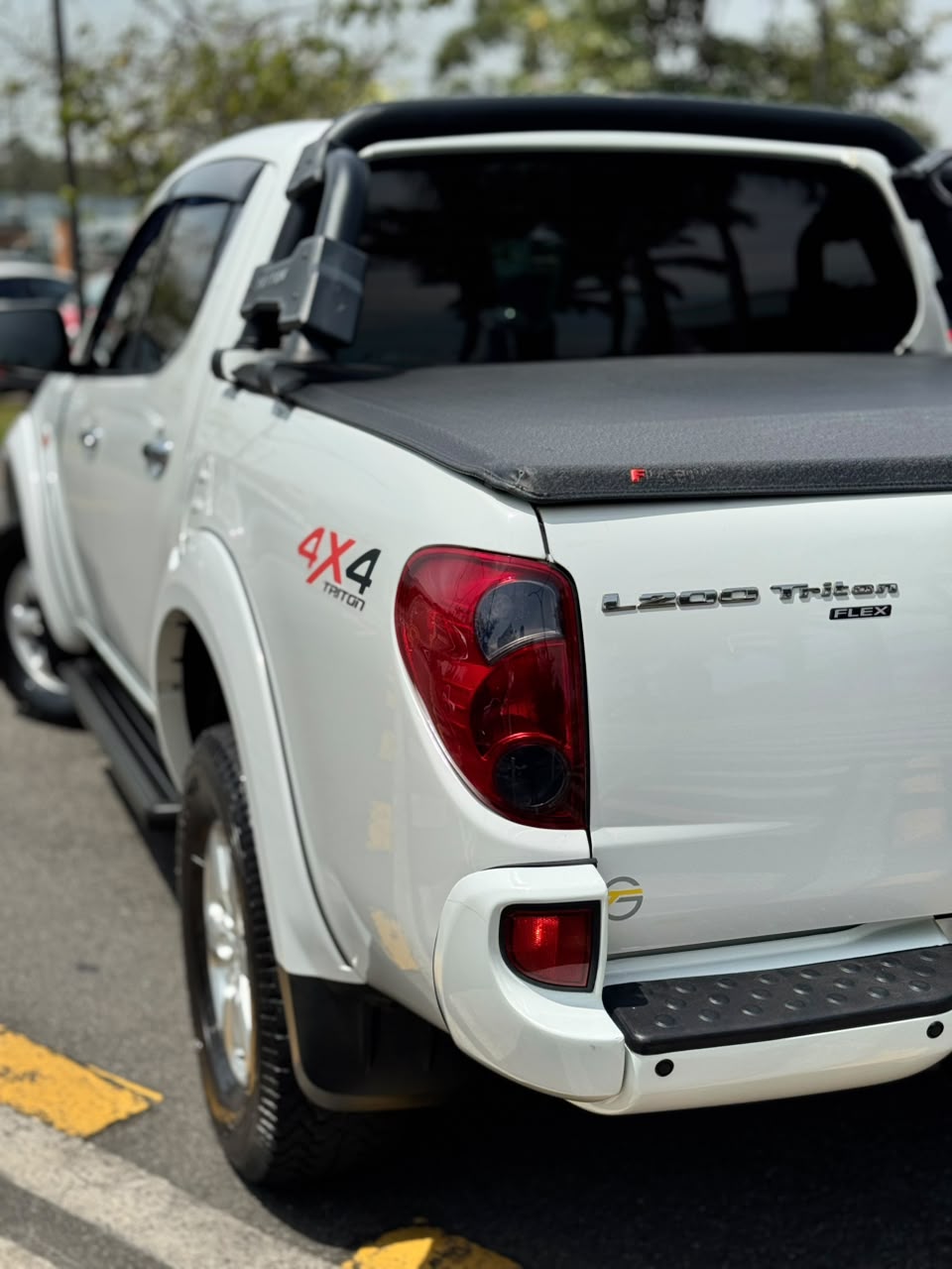 MITSUBISHI L200 TRITON