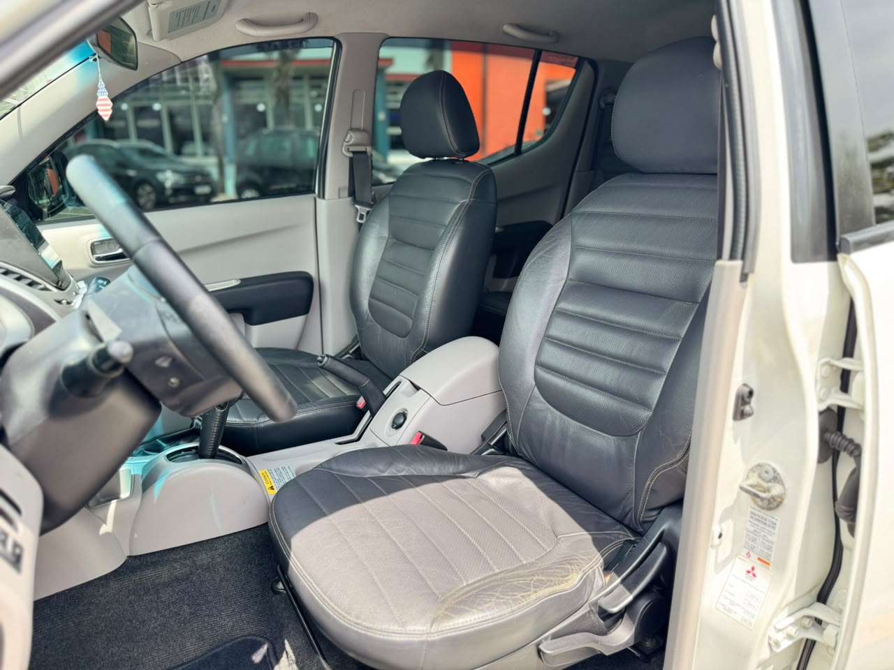 MITSUBISHI L200 TRITON