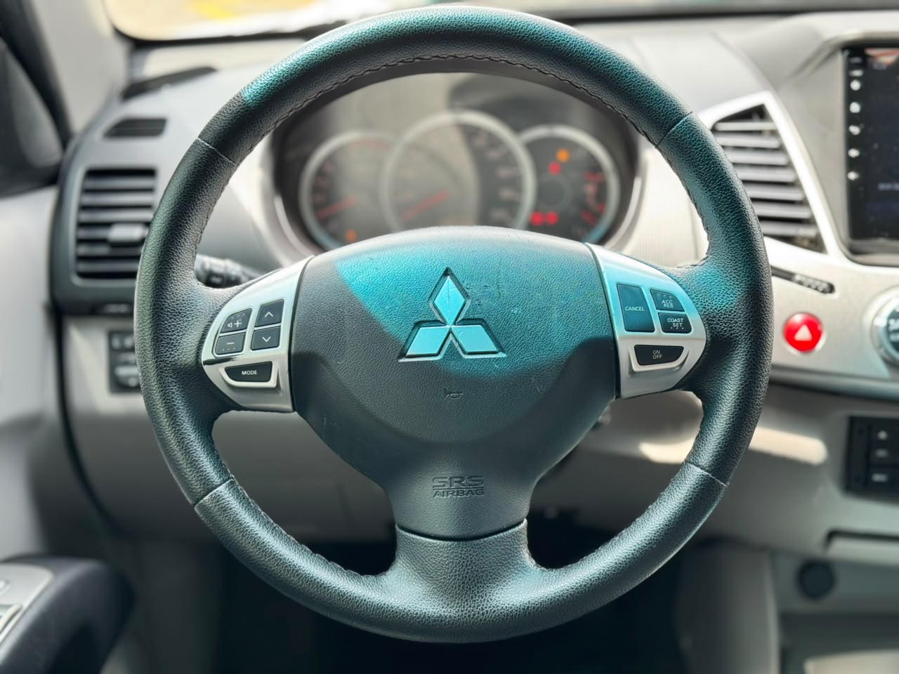 MITSUBISHI L200 TRITON