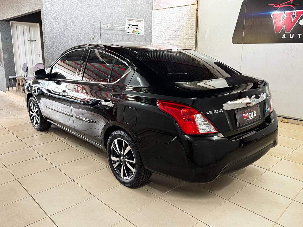NISSAN VERSA