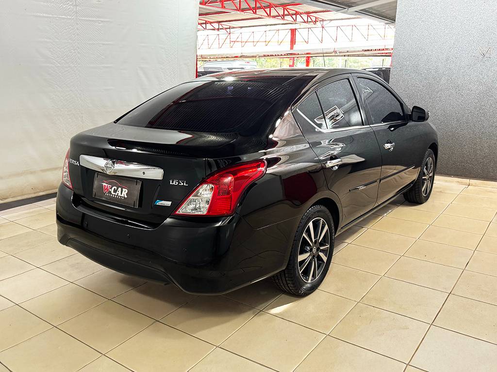 NISSAN VERSA