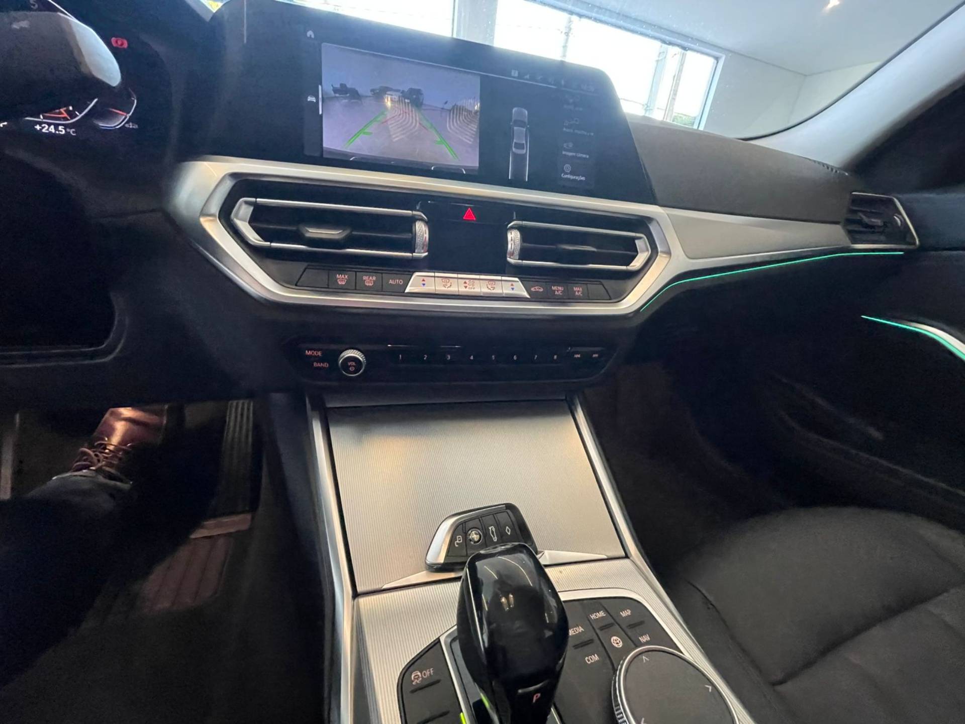 BMW 320i