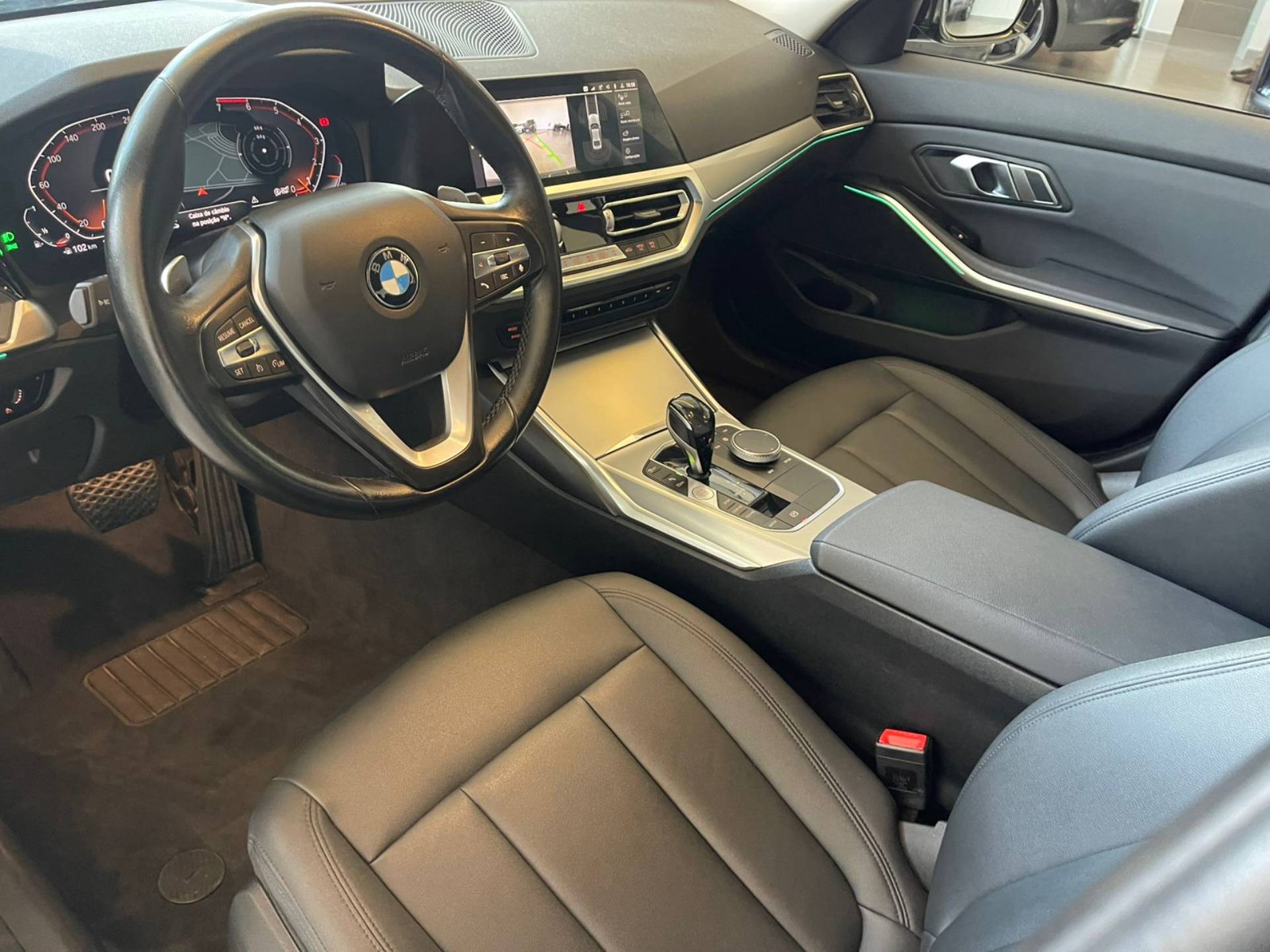 BMW 320i