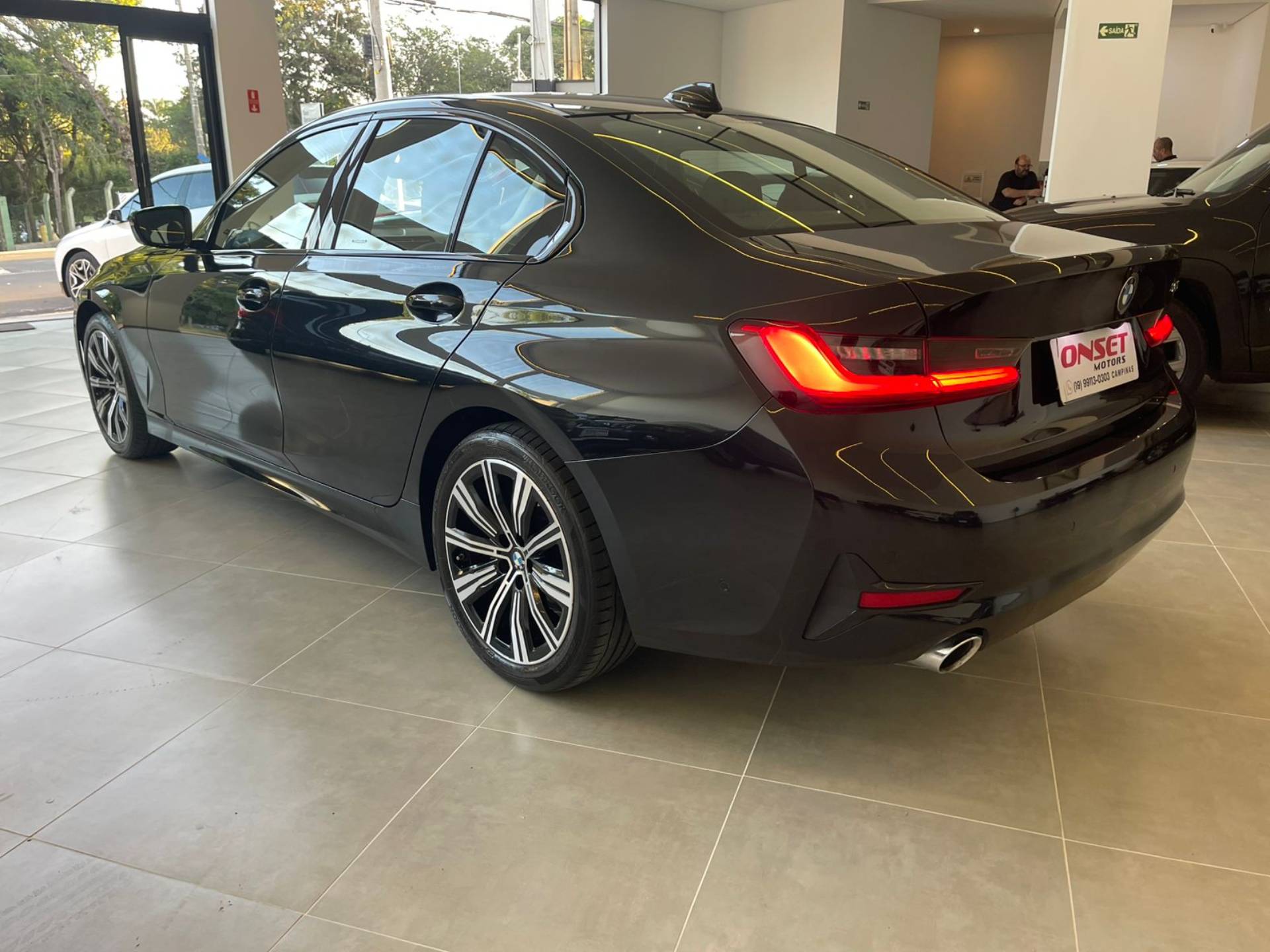 BMW 320i