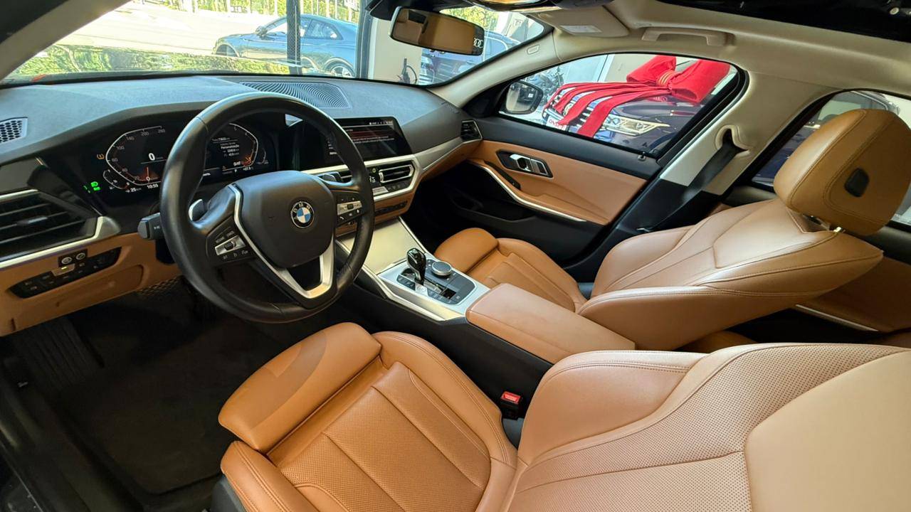 BMW 320i