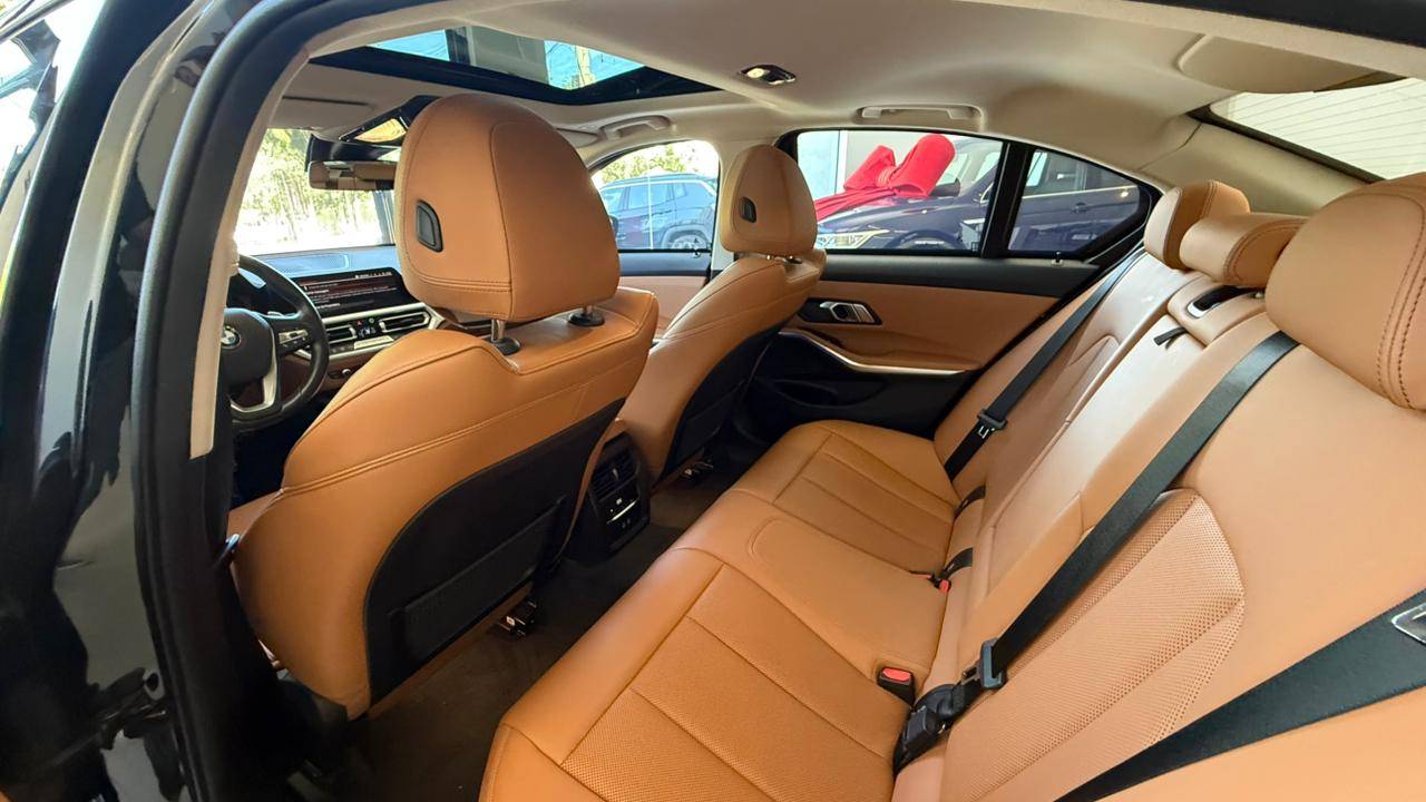 BMW 320i