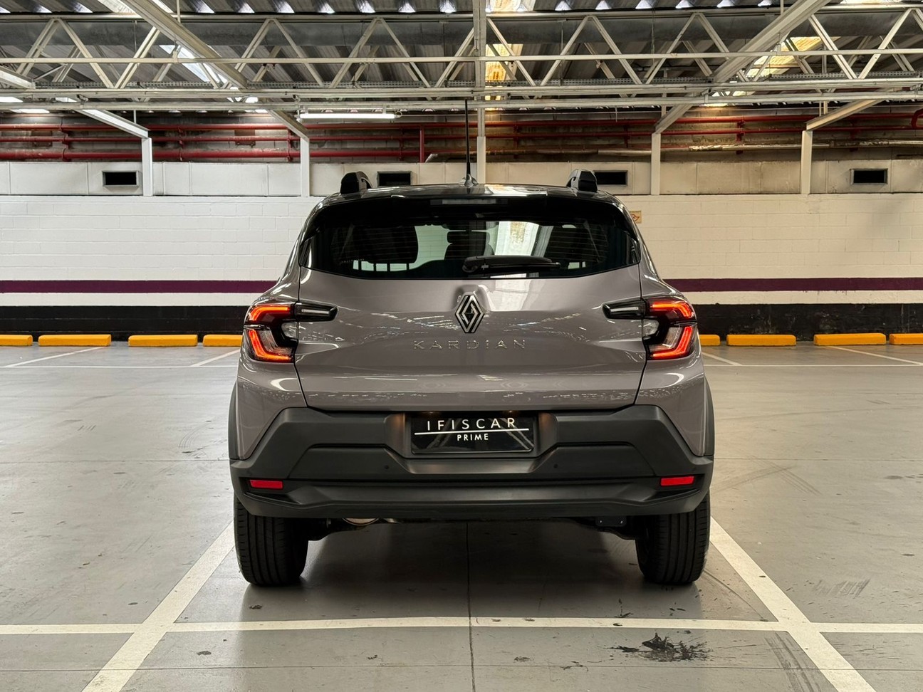 RENAULT JUVAQUATRE