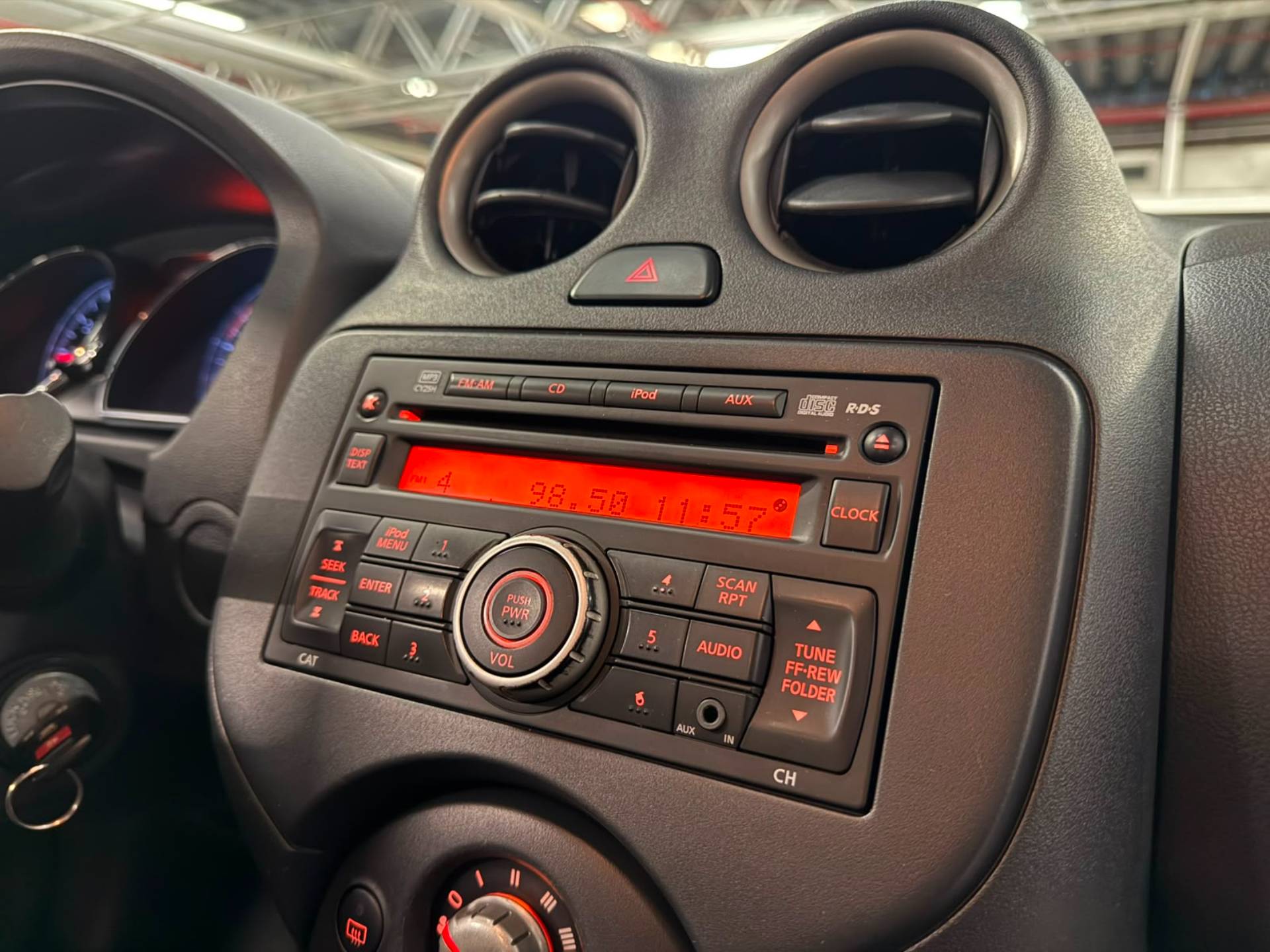 NISSAN VERSA