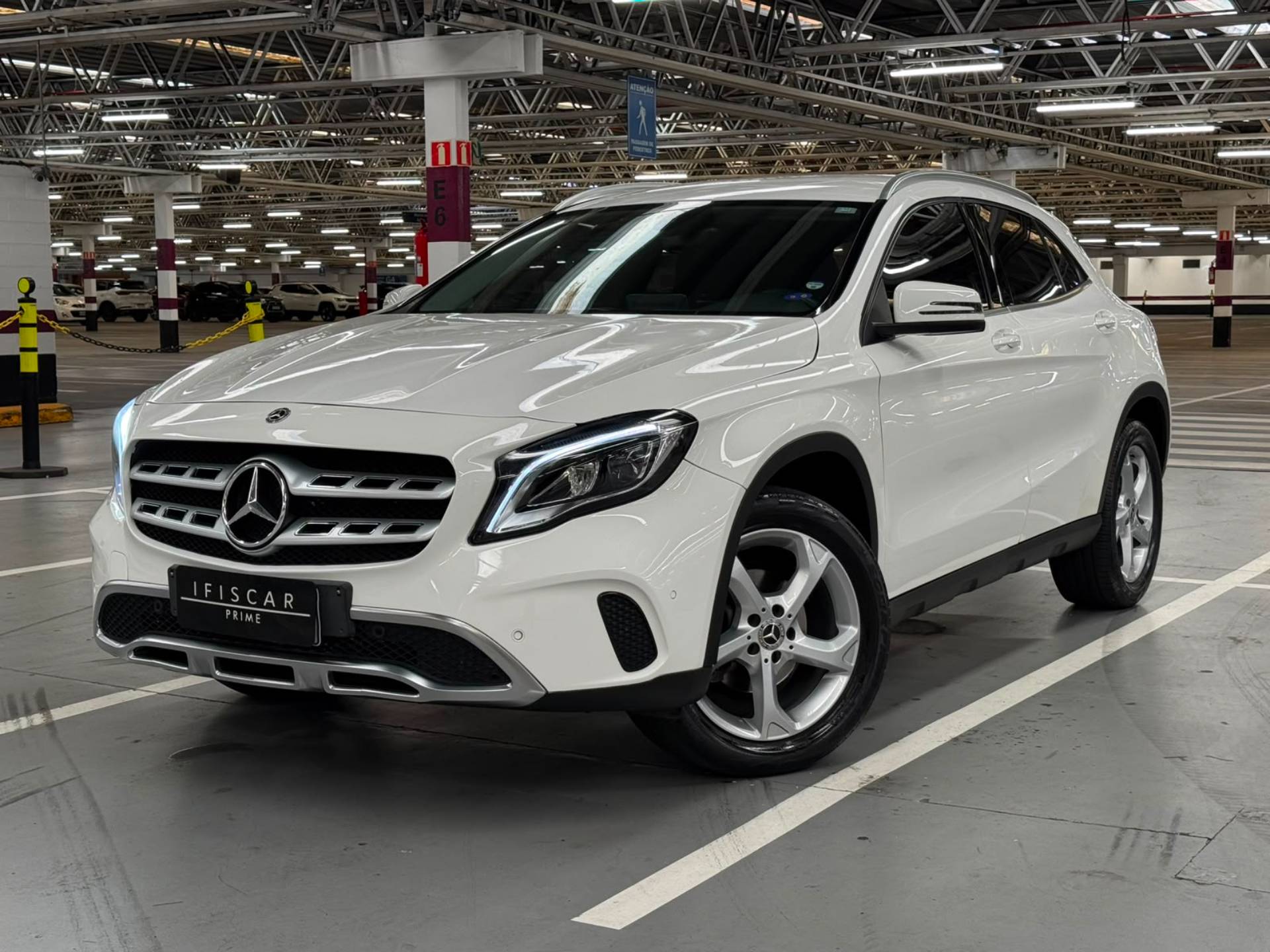 MERCEDES-BENZ GLA 200