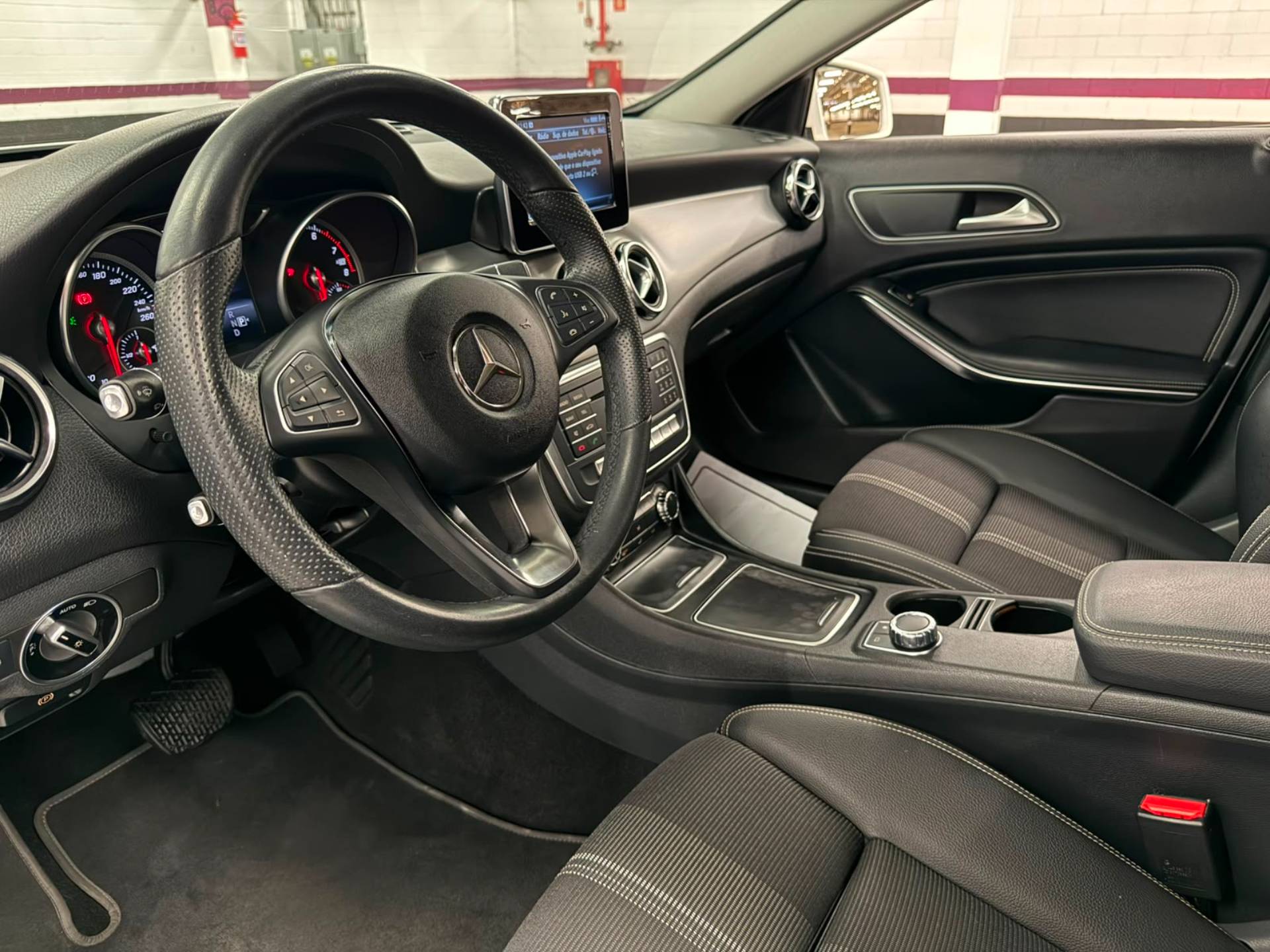 MERCEDES-BENZ GLA 200