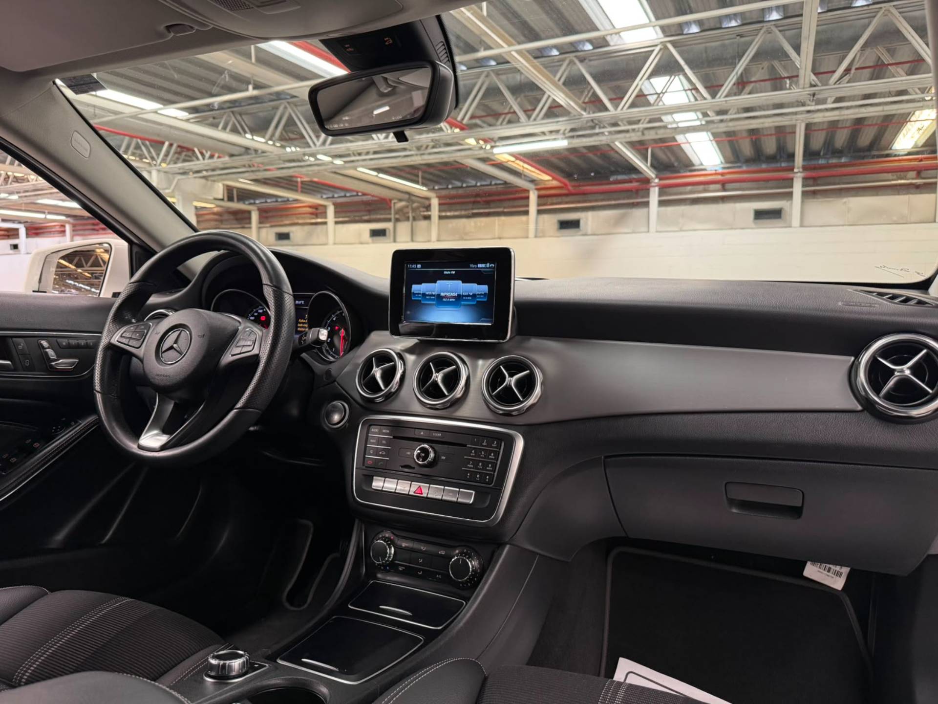 MERCEDES-BENZ GLA 200