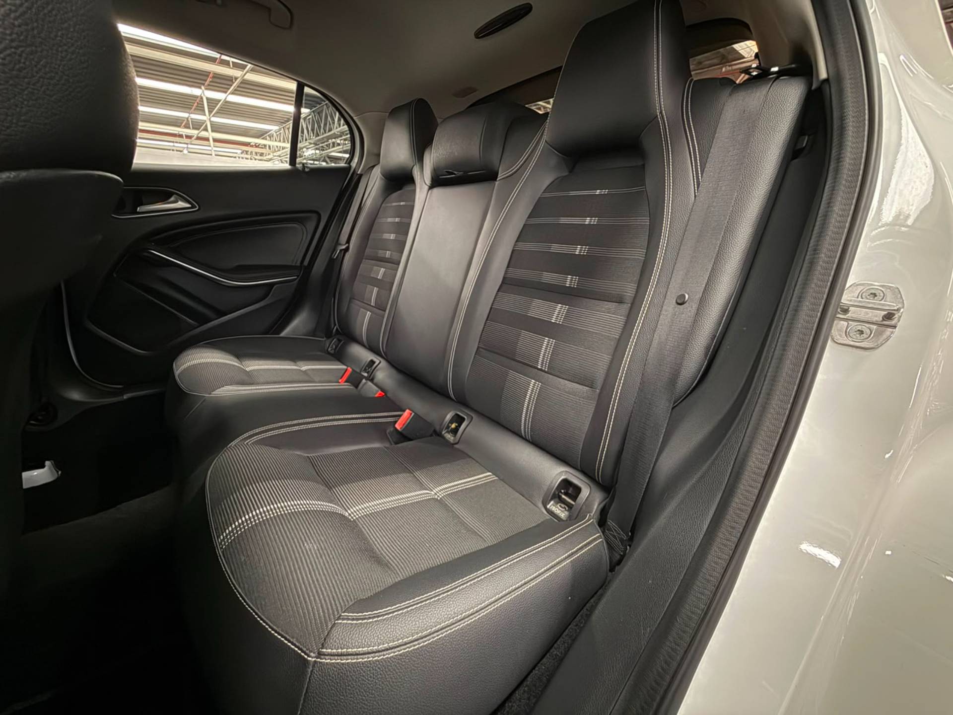 MERCEDES-BENZ GLA 200