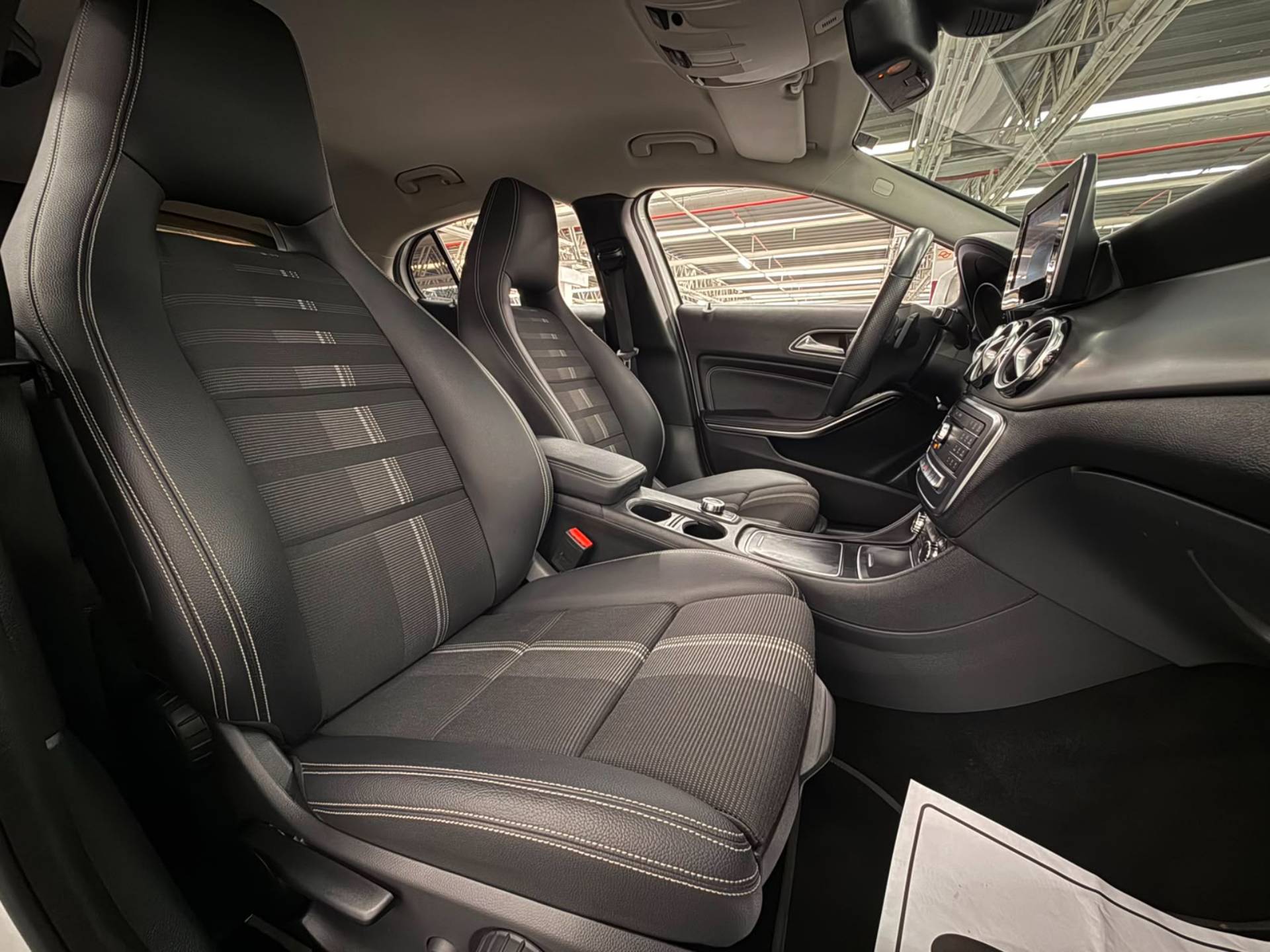 MERCEDES-BENZ GLA 200