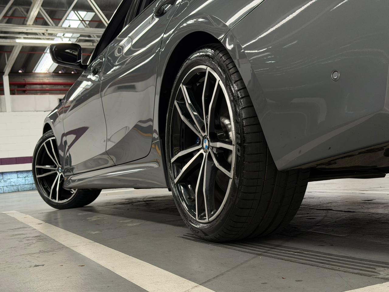 BMW 320i