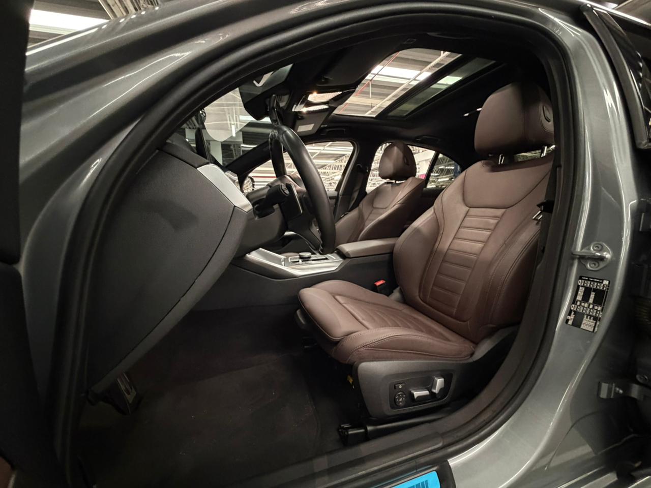 BMW 320i