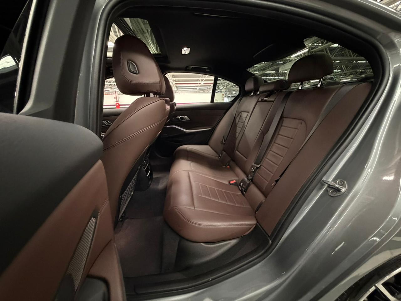 BMW 320i