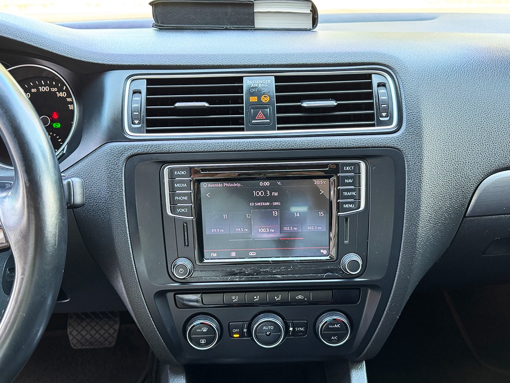 VOLKSWAGEN JETTA