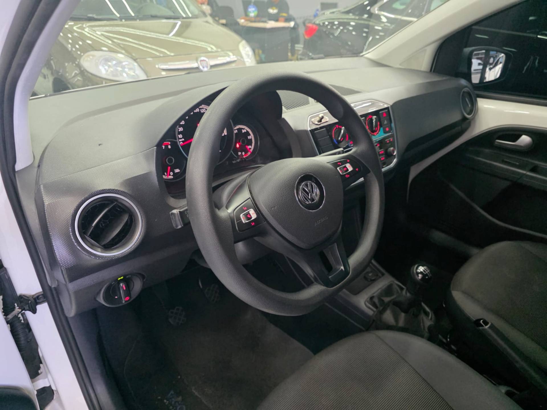 VOLKSWAGEN UP