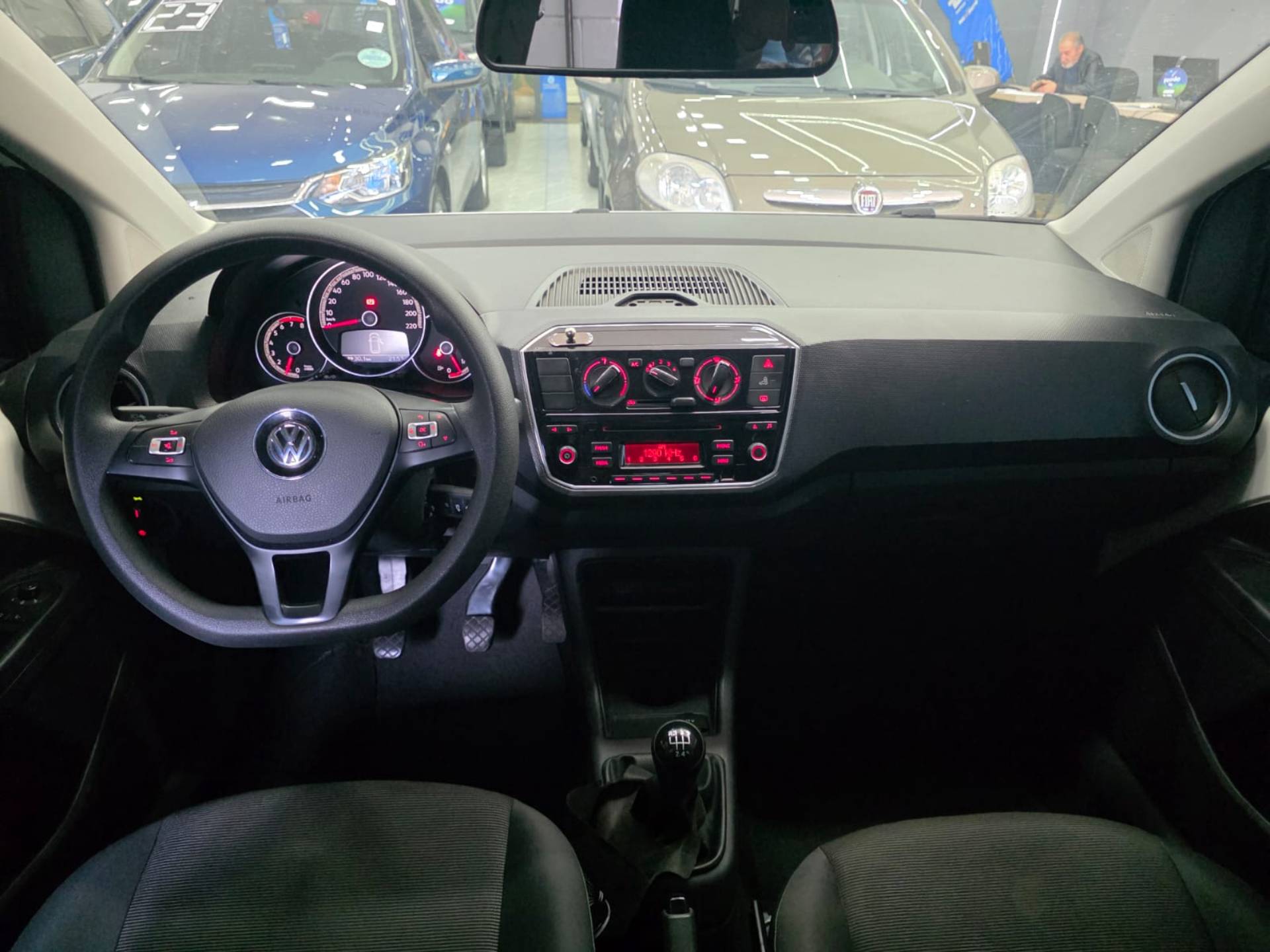 VOLKSWAGEN UP