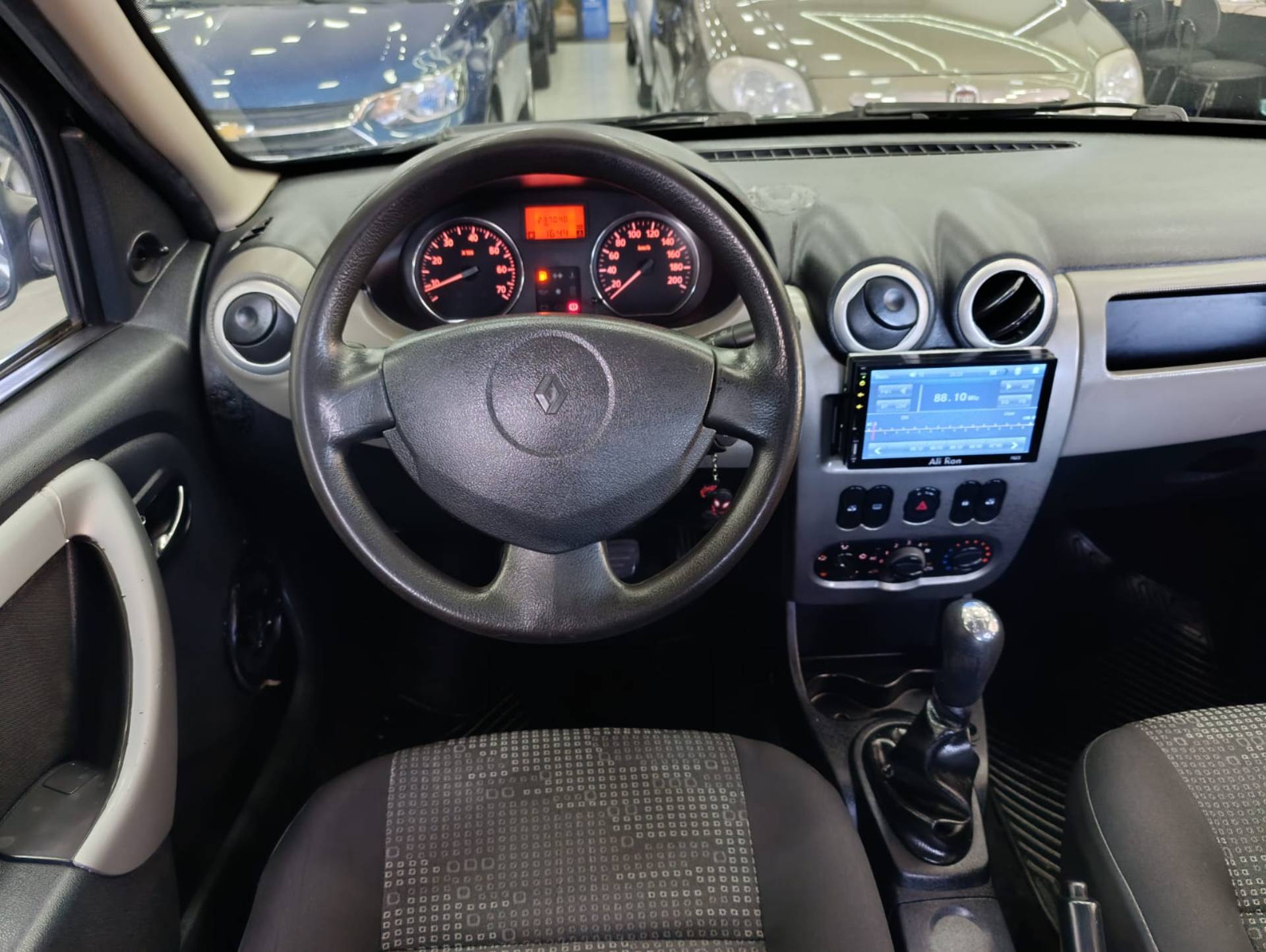 RENAULT SANDERO